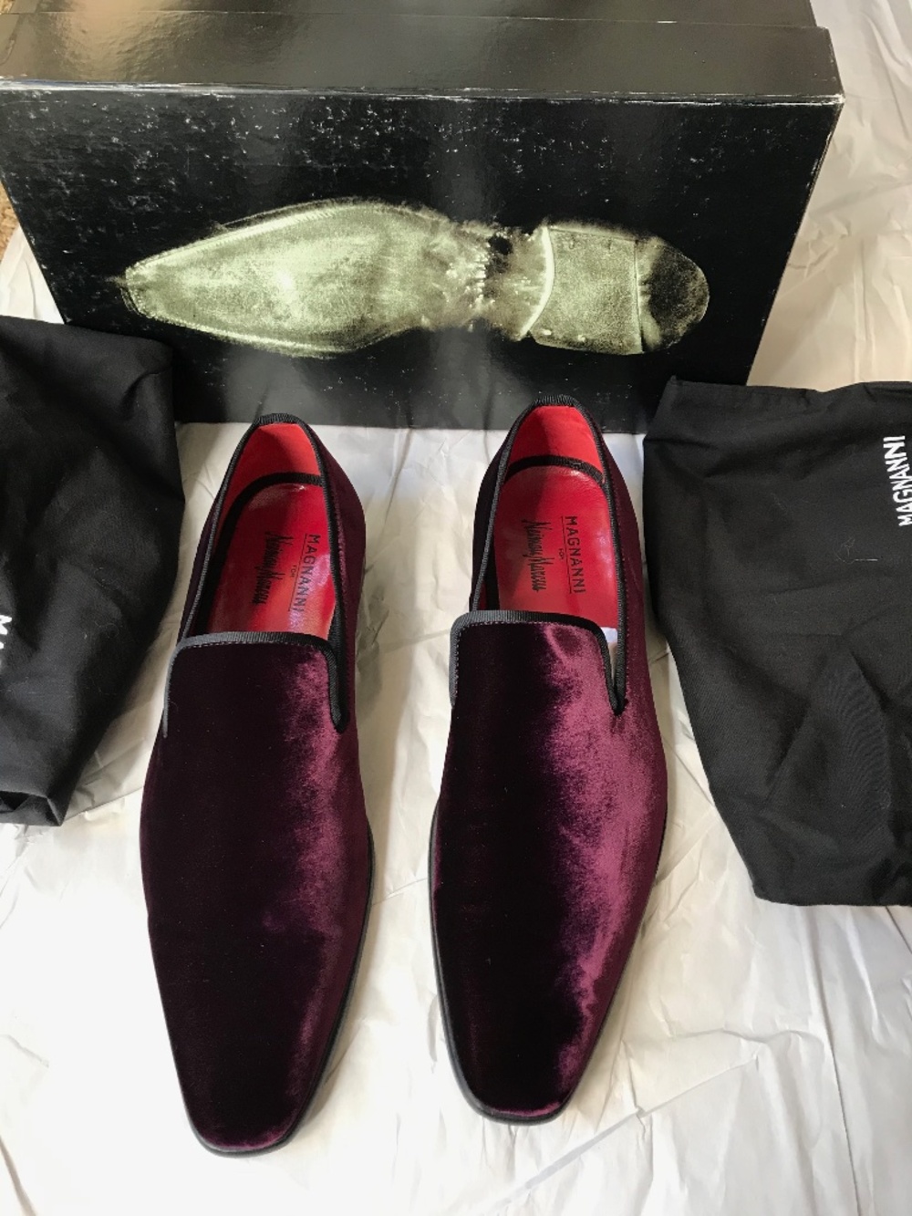 Magnanni Loafer, worn once, leather and velvet, size 8.5, made in Italy